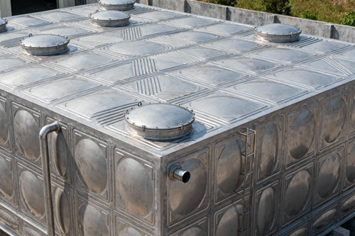 运城不锈钢水箱在山顶安装时如何保证水箱的稳定性？